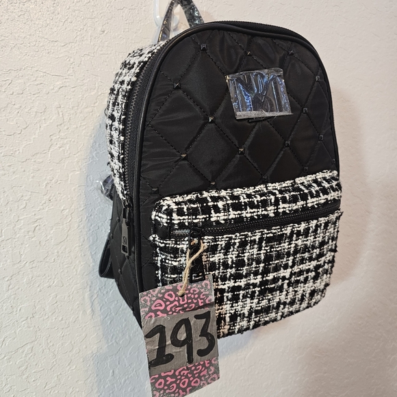 WOMEN'S N.W.T. BLACK & WHITE QUILTED BADGLEY MISCHKA BACKPACK - Picture 1 of 9